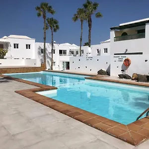 Sea Breeze With Shared Pool And Near The Beach Apartment Costa Teguise
